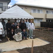 NO.3 O様邸地鎮祭　スタッフ一同加わり記念写真です。